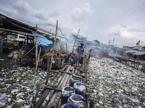 Perkampungan Nelayan Cilincing Dikepung Sampah Perkampungan Nelayan Cilincing Dikepung Sampah