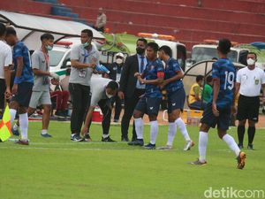 Persedikab Protes Wasit Soal Offside Berakhir Penalty untuk Serpong City Persedikab Protes Wasit Soal Offside Berakhir Penalty untuk Serpong City