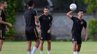 Pratama Arhan akan bergabung dengan klub Tokyo Verdy yang bermain di kasta kedua Liga Jepang atau J2 League dengan durasi kontrak selama dua tahun.  