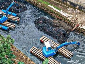 Sudin SDA Jaksel: 1.653 Meter Kubik Lumpur di Kali Mampang Sudah Dikeruk Sudin SDA Jaksel: 1.653 Meter Kubik Lumpur di Kali Mampang Sudah Dikeruk