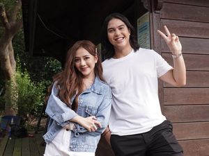 El Rumi Peluk Mesra Alma Margana, Cinta untuk Selamanya El Rumi Peluk Mesra Alma Margana, Cinta untuk Selamanya