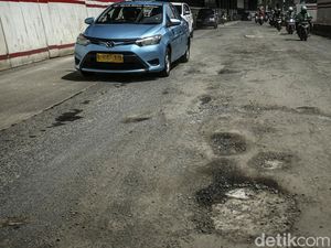 Jl HR Rasuna Said Rusak Menunggu LRT, Adhi Karya Jelaskan Progres Kerjanya