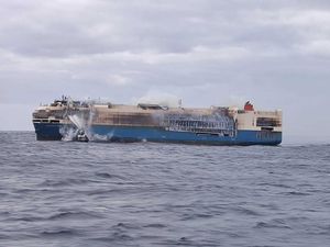 Nasib Konsumen yang Mobilnya Tenggelam di Dalam Kapal Felicity Ace Nasib Konsumen yang Mobilnya Tenggelam di Dalam Kapal Felicity Ace