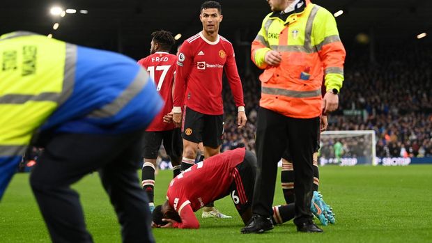 LEEDS, ENGLAND - FEBRUARY 20: Cristiano Ronaldo looks on as Anthony Elanga of Manchester United is hit by an object from the crowd during the Premier League match between Leeds United and Manchester United at Elland Road on February 20, 2022 in Leeds, England. (Photo by Shaun Botterill/Getty Images)