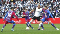 Valencia belum menyerah mengejar ketinggalan, namun akurasi penyelesaian akhir mereka tak sebaik Barcelona.