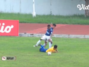 Wasit Hujani Bandung United Kartu Merah, Manajemen Kirim Protes ke PSSI Wasit Hujani Bandung United Kartu Merah, Manajemen Kirim Protes ke PSSI
