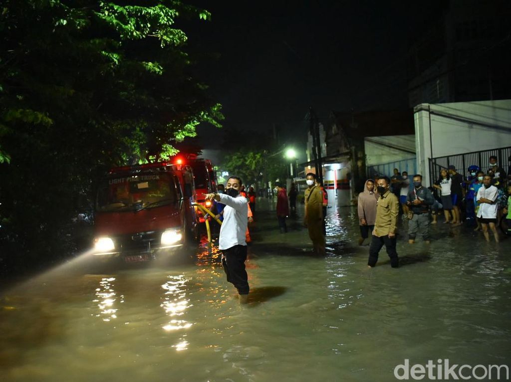Wali Kota Surabaya Jelaskan soal Penyebab Banjir di Wiyung
