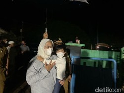 Sambangi Kebakaran Ponpes, Bupati Karawang Sampaikan Duka Cita