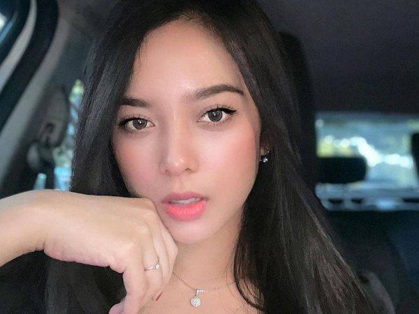Potret Cinta Bela yang Bosan Ngartis dan Pilih Kerja Kantoran