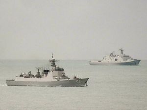 Kapal China Wara-wiri di Blog Migas Natuna, TNI Kirim Kapal Perang Kapal China Wara-wiri di Blog Migas Natuna, TNI Kirim Kapal Perang