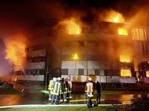 Detik-detik Apartemen di Jerman Ludes Terbakar Detik-detik Apartemen di Jerman Ludes Terbakar