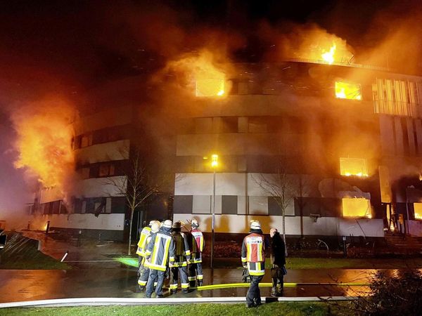 Detik-detik Apartemen di Jerman Ludes Terbakar