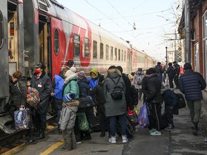 Rusia Akan Gempur Ukraina Timur, Warga Pilih Tinggalkan Kota Rusia Akan Gempur Ukraina Timur, Warga Pilih Tinggalkan Kota