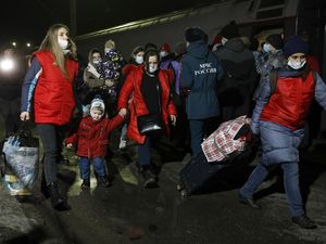 Dibayangi Perang Ukraina-Rusia, Warga Donetsk Ramai-ramai Ngungsi