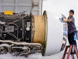 Ia Mampu Membuat Pesawat Terlihat Seksi