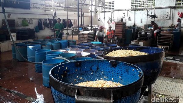 Harga Kedelai Naik, Pabrik Tahu di Pasuruan Tetap Beroperasi