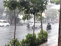 Awas Rek! Cuaca Buruk Diperkirakan Landa Jatim Hari Ini