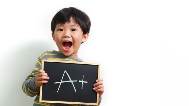 Ilustrasi Anak Mendapat Nilai Tinggi/ Foto: Canva/ tylim