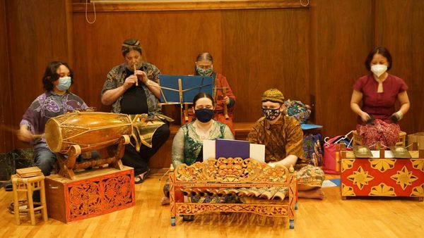 Meriahnya Malam Indonesia di Oregon, Ada Bule Main Gamelan