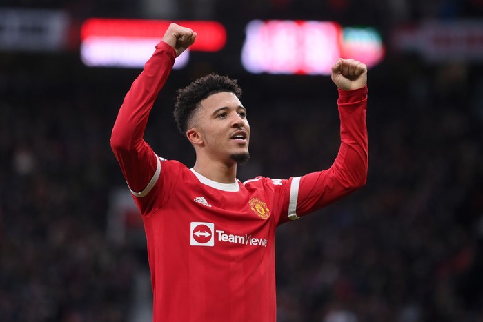 LEEDS, ENGLAND - FEBRUARY 20: Bruno Fernandes celebrates with Victor Lindeloef and Jadon Sancho of Manchester United after scoring their teams second goal during the Premier League match between Leeds United and Manchester United at Elland Road on February 20, 2022 in Leeds, England. (Photo by Laurence Griffiths/Getty Images)