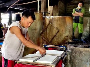 Jerit Pengusaha Tahu Pacitan di Tengah Lonjakan Harga Kedelai Jerit Pengusaha Tahu Pacitan di Tengah Lonjakan Harga Kedelai