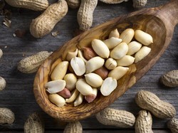 Cegah Reaksi Alergi Kacang, Penumpang Ini Borong Semua Kacang di Pesawat!