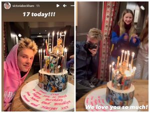 Cruz Beckham Rayakan Sweet Seventeen dengan Kue Bertema Billie EIlish Cruz Beckham Rayakan Sweet Seventeen dengan Kue Bertema Billie EIlish