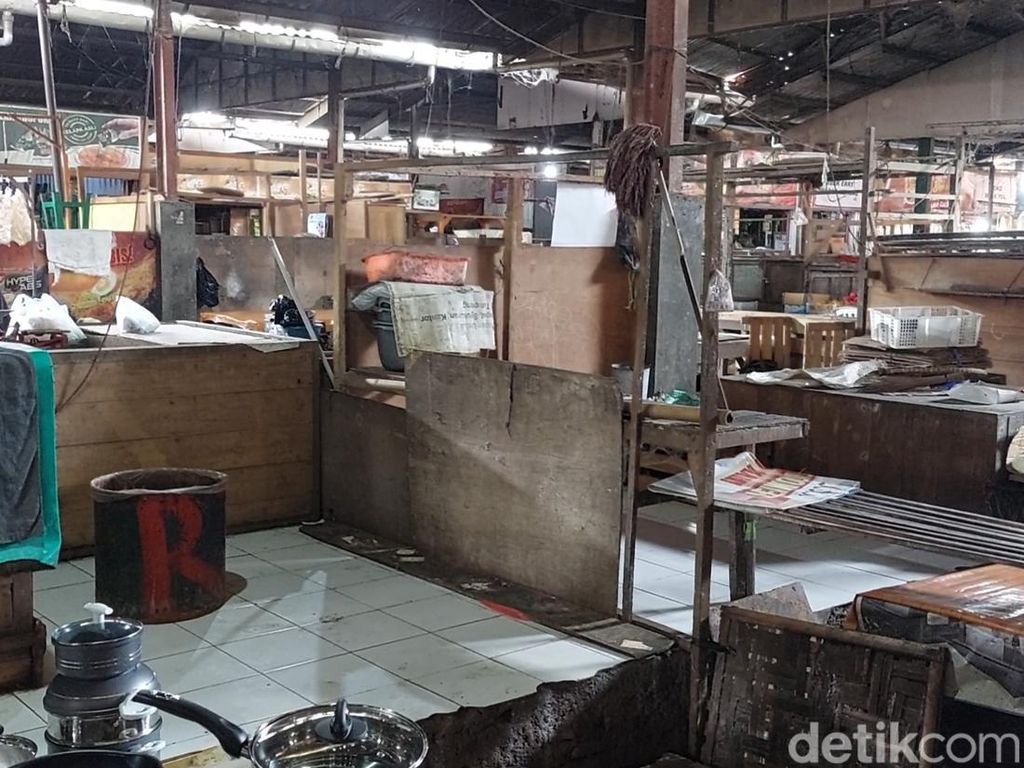 Mogok Jualan, Lapak Pedagang Tahu Tempe di Pasar Kendal Lengang