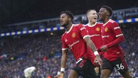 Menit ke-67, MU memasukkan Fred untuk menggantikan Pogba. Tiga menit berselang, Fred sukses membawa Setan Merah kembali unggul. (AP/Jon Super)