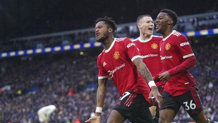 Manchester Uniteds Bruno Fernandes celebrates with teammates after scoring his sides second goal during the English Premier League soccer match between Leeds United and Manchester United, at Elland Road Stadium in Leeds, England, Sunday, Feb. 20, 2022. (AP Photo/Jon Super)