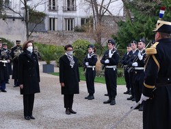 Bertemu 2 Menteri Prancis, Menlu Retno Bahas Situasi Ukraina hingga Vaksin