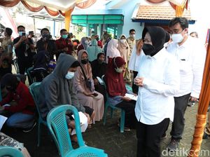 Mensos Risma Cek Penyaluran Bantuan Pangan Non-Tunai di Probolinggo