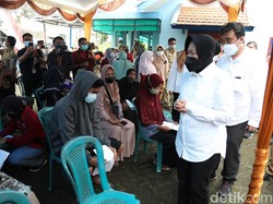 Mensos Risma Cek Penyaluran Bantuan Pangan Non-Tunai di Probolinggo