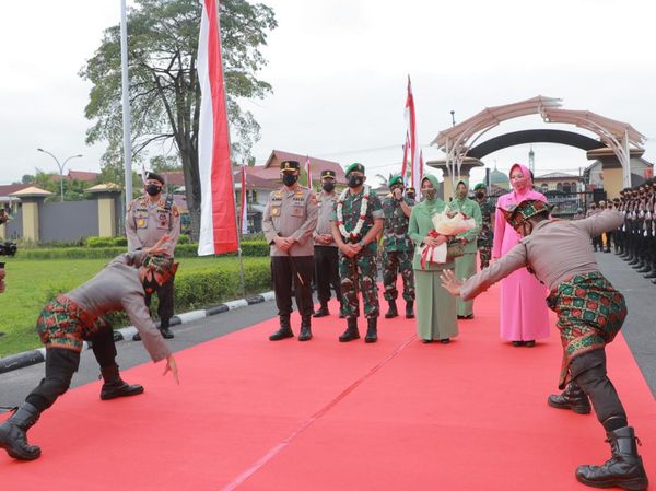 Momen Pisah Sambut Danrem 031/Wirabima di Riau