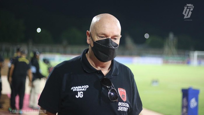 Pelatih PSM Joop Gall.