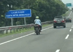 Duh! Pemotor Masuk Tol Purbaleunyi Gegara Ikuti Google Maps