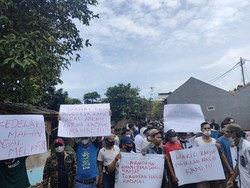 Perajin Tahu-Tempe di Depok Gelar Aksi Turunkan Harga Kedelai