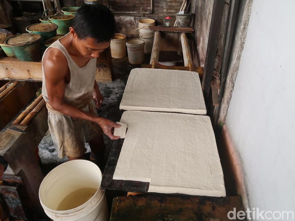 Buruh Desak Pemerintah Tekan Harga Kedelai: Urus Tahu-Tempe Saja Tidak Mampu Buruh Desak Pemerintah Tekan Harga Kedelai: Urus Tahu-Tempe Saja Tidak Mampu
