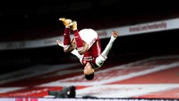 Salto Aubameyang kembali terlihat saat melanjutkan kariernya di Inggris bersama Arsenal. Aubameyang menjadi striker utama The Gunners dan bisa membuat 96 gol. (Foto: Catherine Ivill/Getty Images)
