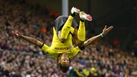 Perayaan gol salto Aubameyang terlihat lagi di Borussia Dortmund. Selama di Jerman, penyerang 32 tahun itu bisa membuat 141 gol. (Foto: Clive Brunskill/Getty Images)