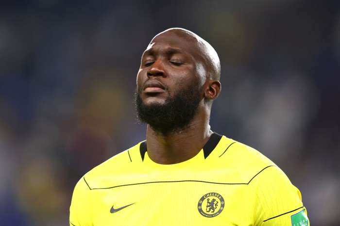 Romelu Lukaku ABU DHABI, UNITED ARAB EMIRATES - FEBRUARY 09: Romelu Lukaku of Chelsea looks on prior to the FIFA Club World Cup UAE 2021 Semi Final match between Al Hilal and Chelsea FC at Mohammed Bin Zayed Stadium on February 09, 2022 in Abu Dhabi, United Arab Emirates. (Photo by Francois Nel/Getty Images)