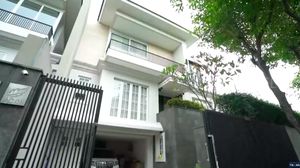 10 Potret Rumah Mewah Bu Rudy, Berkah Jualan Sambal Setelah Tak Tamat SD