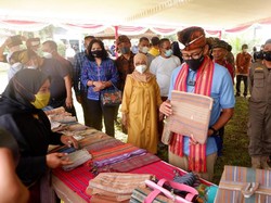 Jelang ADWI 2022, Sandiaga Sambangi Desa Tetebatu yang Mendunia