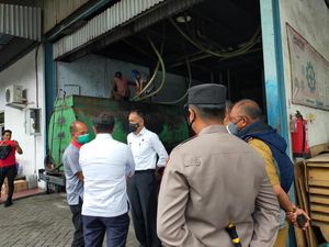Pemprov Sulsel Minta Polisi Buka Hasil Penyelidikan 61,18 Ton Minyak Ditimbun Pemprov Sulsel Minta Polisi Buka Hasil Penyelidikan 61,18 Ton Minyak Ditimbun