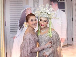 Foto: Gaya Adik Ayu Ting Ting Jadi Pengantin, Langkahi Kakak yang Batal Nikah Foto: Gaya Adik Ayu Ting Ting Jadi Pengantin, Langkahi Kakak yang Batal Nikah