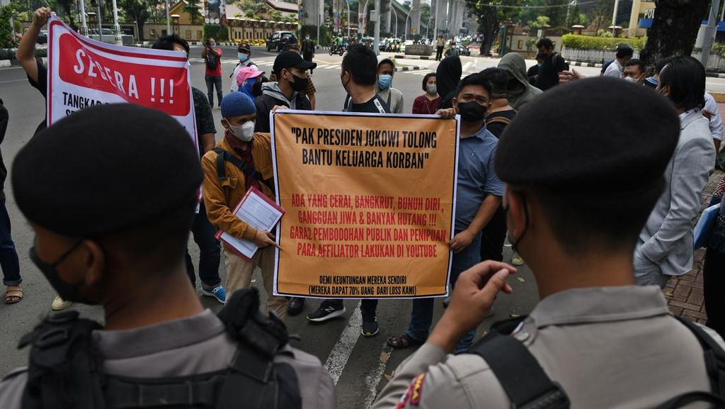 Korban Binomo Demo Mabes Polri, Tuntut Penangkapan Indra Kenz Cs