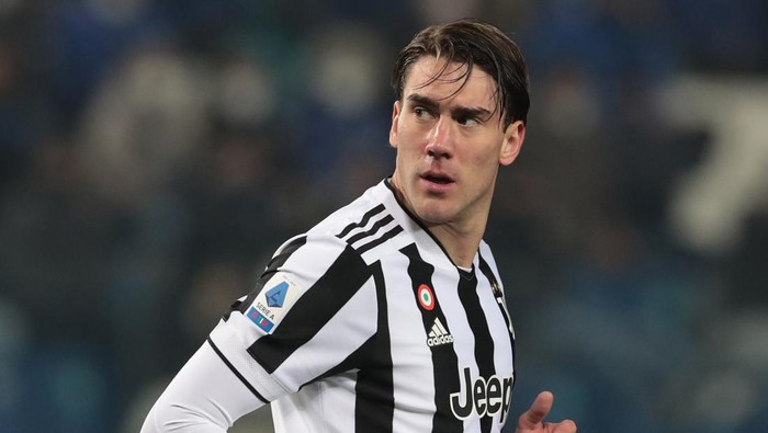 BERGAMO, ITALY - FEBRUARY 13: Dusan Vlahovic of Juventus looks on during the Serie A match between Atalanta BC and Juventus at Gewiss Stadium on February 13, 2022 in Bergamo, Italy. (Photo by Emilio Andreoli/Getty Images)