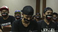 Aksi Dukung Jerinx Mengalir di Ruang Sidang