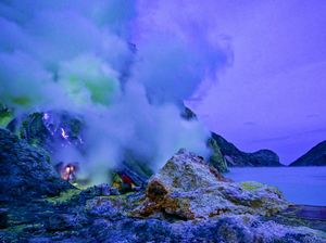 Wisatawan Bisa Lihat Blue Flame Bayar Rp 2 Juta, BKSDA: Ada Oknum Bermain Wisatawan Bisa Lihat Blue Flame Bayar Rp 2 Juta, BKSDA: Ada Oknum Bermain