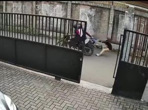 Pertahankan Tas Berisi HP dari Jambret, Bocah SD di Depok Terseret-Tersungkur Pertahankan Tas Berisi HP dari Jambret, Bocah SD di Depok Terseret-Tersungkur